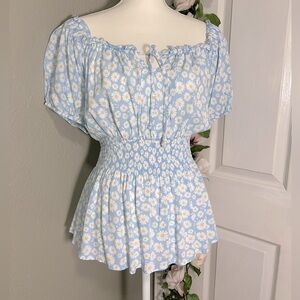 🦋NWOT Floral smocked waist blouse